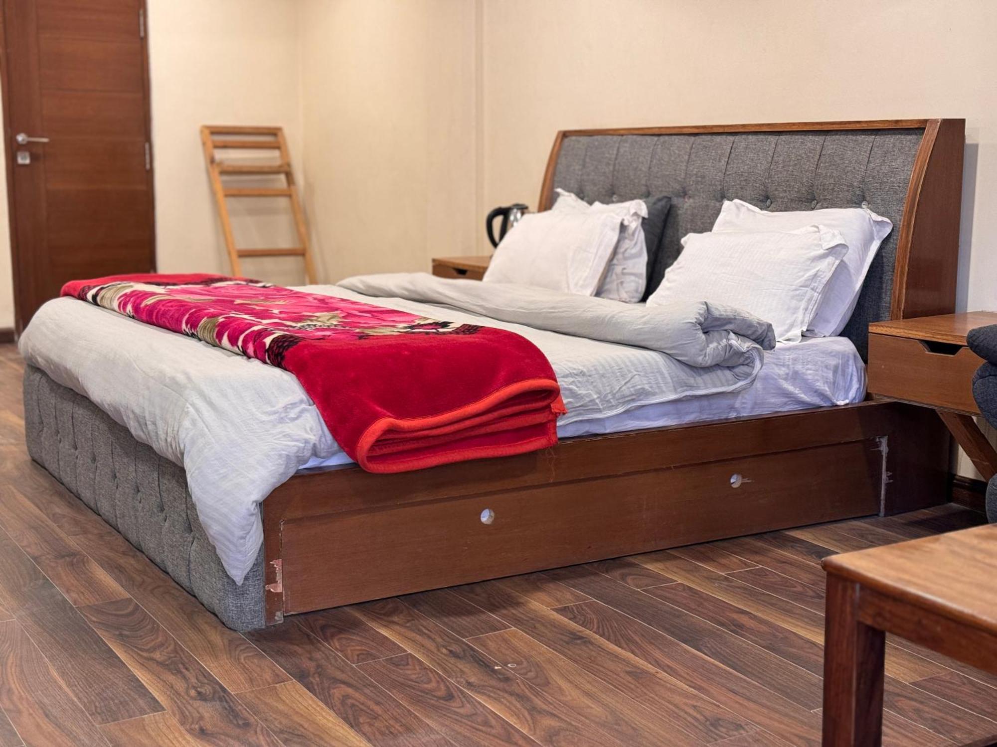 The Alpine Guest House 카솔 외부 사진